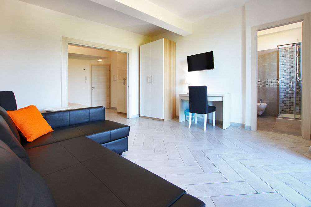 Belvedere Rent Rooms Кампофеличе-ди-Роччелла Экстерьер фото